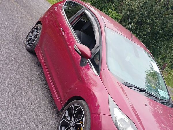 Ford Fiesta Hatchback, Petrol, 2009, Red