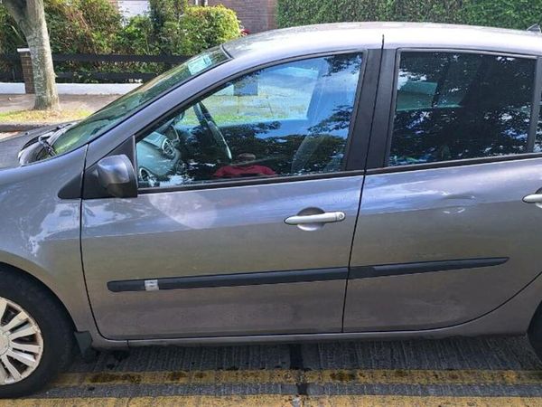 Renault Clio Hatchback, Diesel, 2011, Grey