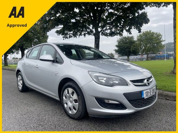 Opel Astra Hatchback, Petrol, 2013, Silver