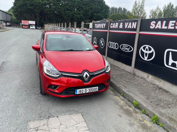 Renault Clio Hatchback, Petrol, 2019, Red