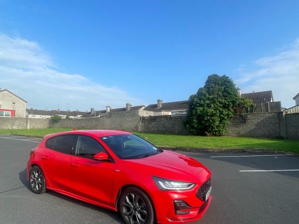 Ford Focus Hatchback, Petrol, 2023, Red