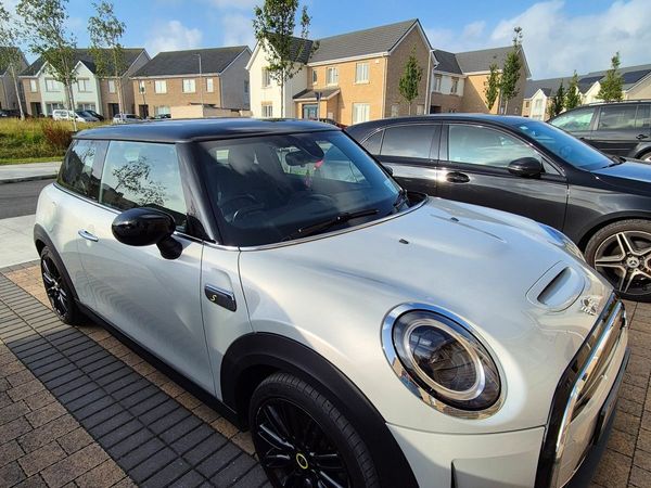 Mini Cooper Hatchback, Electric, 2021, White