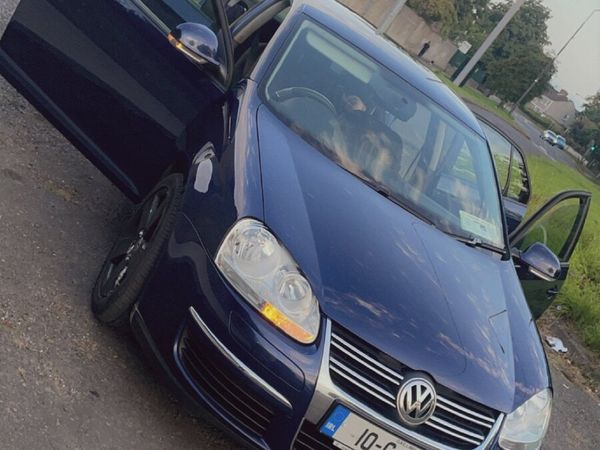 Volkswagen Jetta Saloon, Diesel, 2010, Blue