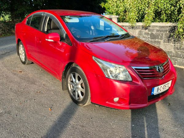 Toyota Avensis Saloon, Diesel, 2011, Red