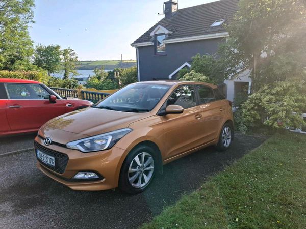 Hyundai i20 Hatchback, Petrol, 2015, Orange