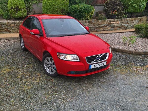 Volvo S40 Saloon, Diesel, 2012, Red