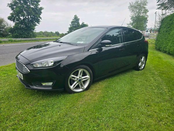 Ford Focus Hatchback, Petrol, 2016, Black