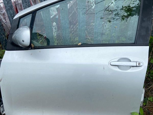 Toyota Yaris Hatchback, Petrol, 2006, Silver