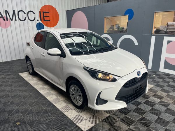 Toyota Yaris Hatchback, Petrol Hybrid, 2021, White