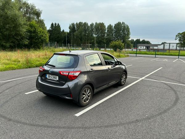 Toyota Yaris MPV, Petrol Hybrid, 2018, Grey