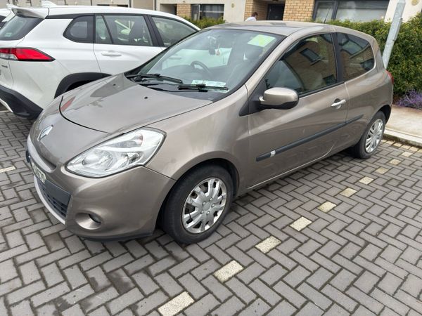 Renault Clio Hatchback, Ethanol Petrol, 2010, Gold