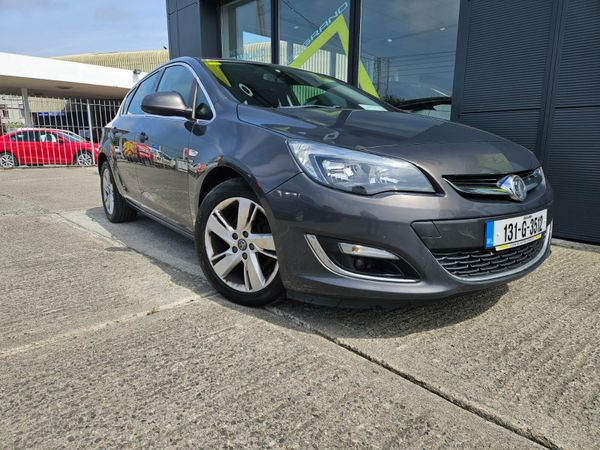Vauxhall Astra Hatchback, Diesel, 2013, Grey