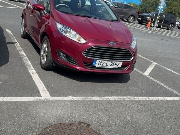 Ford Fiesta Hatchback, Petrol, 2014, Red