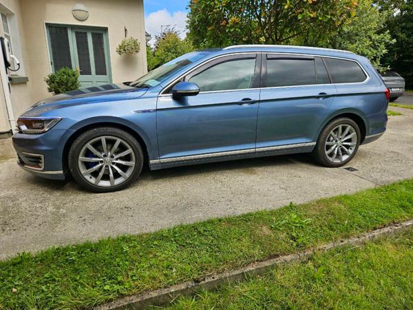 Volkswagen Passat Estate, Petrol Plug-in Hybrid, 2018, Blue