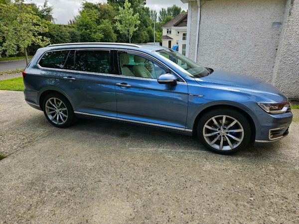 Volkswagen Passat Estate, Petrol Plug-in Hybrid, 2018, Blue