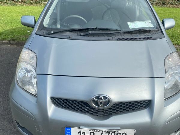 Toyota Yaris Hatchback, Petrol, 2011, Silver