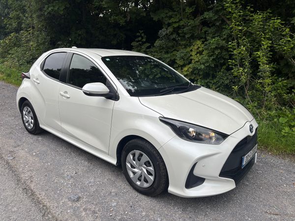 Toyota Yaris Hatchback, Petrol Hybrid, 2020, White