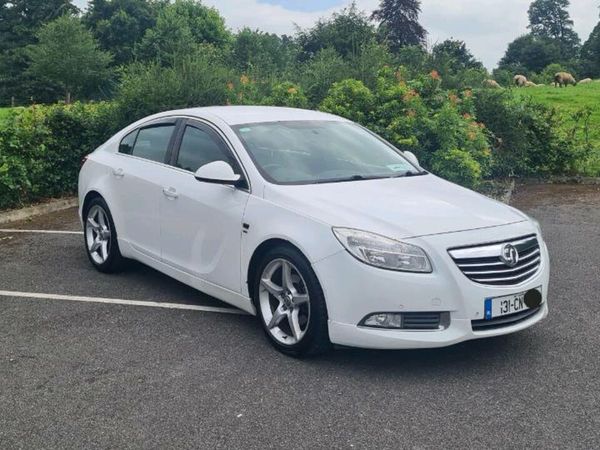 Vauxhall Insignia Hatchback, Diesel, 2013, White