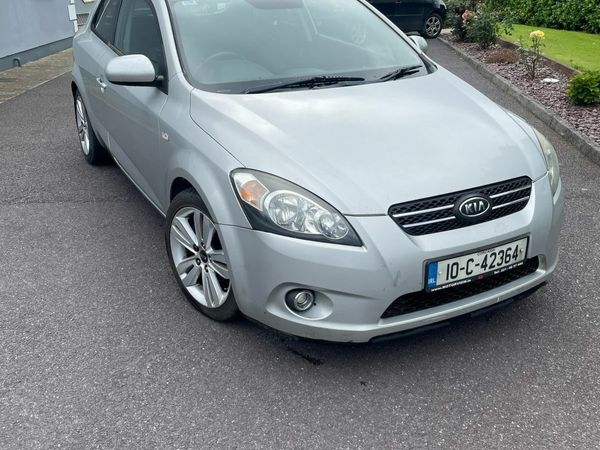 Kia Ceed Hatchback, Diesel, 2010, Silver