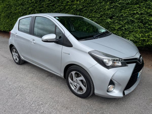 Toyota Yaris Hatchback, Petrol Hybrid, 2017, Silver