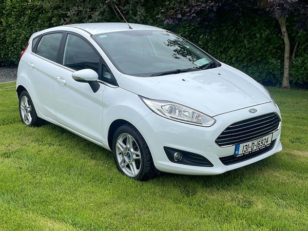 Ford Fiesta Hatchback, Petrol, 2013, White