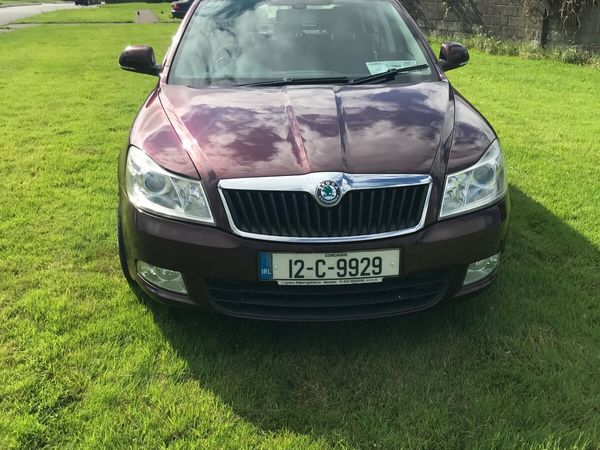 Skoda Octavia Saloon, Diesel, 2012, Red