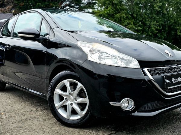 Peugeot 208 Hatchback, Diesel, 2014, Black