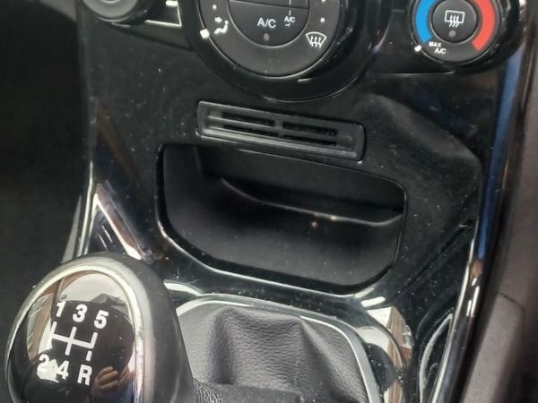 Ford Fiesta Hatchback, Petrol, 2013, Red