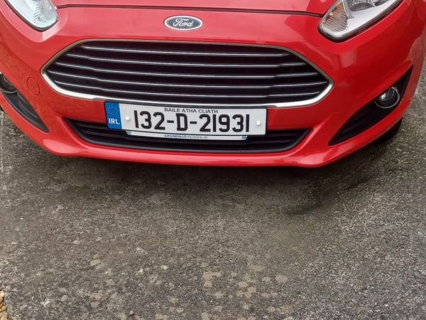 Ford Fiesta Hatchback, Petrol, 2013, Red