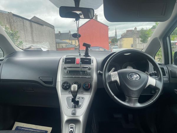 Toyota Auris Hatchback, Petrol, 2009, Silver