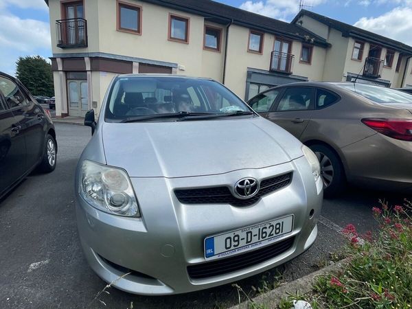 Toyota Auris Hatchback, Petrol, 2009, Silver