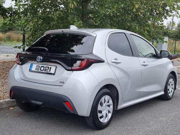 Toyota Yaris Hatchback, Petrol Hybrid, 2021, Silver