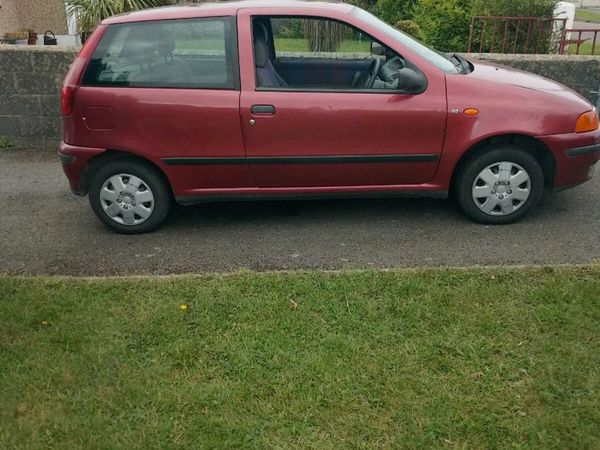 Fiat Punto Hatchback, Petrol, 1999, Red