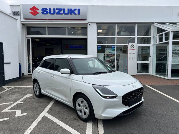 Suzuki Swift Hatchback, Petrol Hybrid, 2025, White