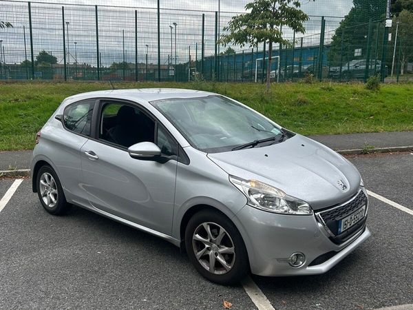 Peugeot 208 Hatchback, Petrol, 2015, Silver