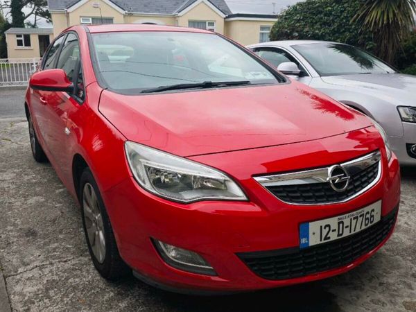 Opel Astra MPV, Diesel, 2012, Red