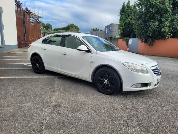 Vauxhall Insignia Hatchback, Diesel, 2012, White