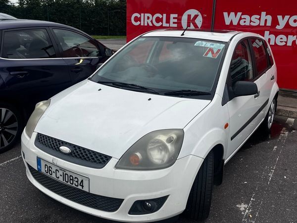 Ford Fiesta Hatchback, Petrol, 2006, White