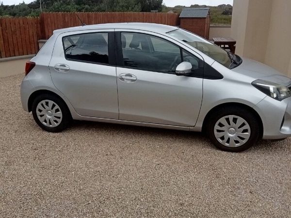 Toyota Yaris Hatchback, Petrol, 2015, Silver