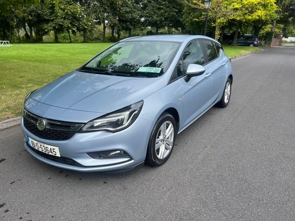 Opel Astra Hatchback, Diesel, 2018, Silver