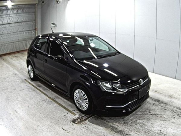 Volkswagen Polo Hatchback, Petrol, 2015, Black