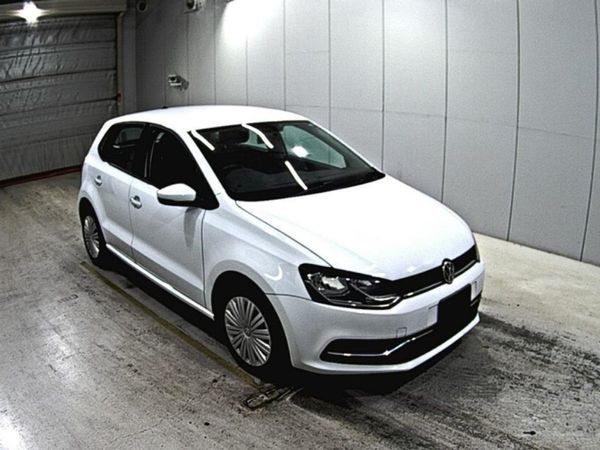Volkswagen Polo Hatchback, Petrol, 2015, White