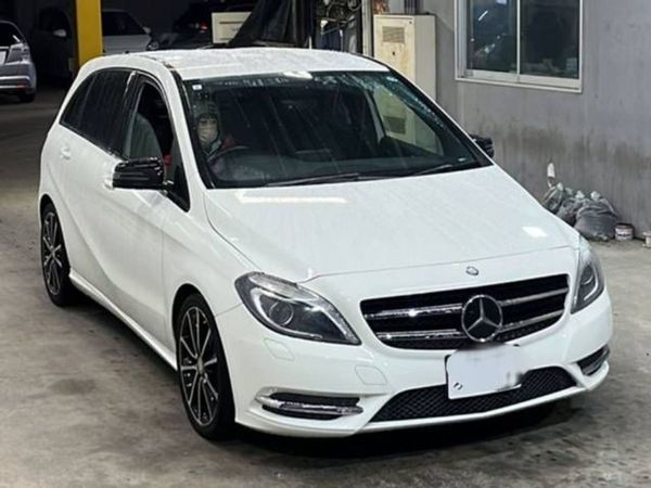 Mercedes-Benz B-Class Hatchback, Petrol, 2013, White