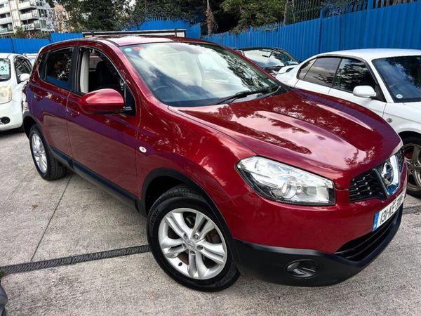 Nissan Qashqai MPV, Diesel, 2013, Red