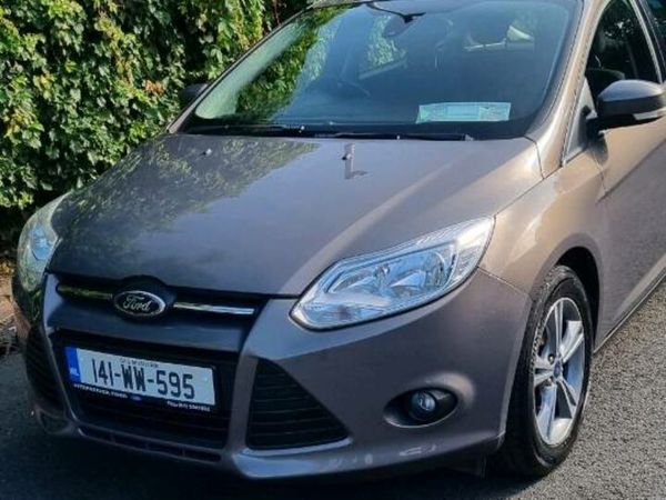 Ford Focus Hatchback, Petrol, 2014, Brown