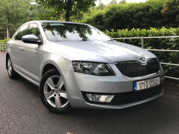 Skoda Octavia Saloon, Diesel, 2017, Grey