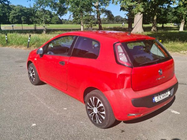 Fiat Punto Hatchback, Petrol, 2011, Red