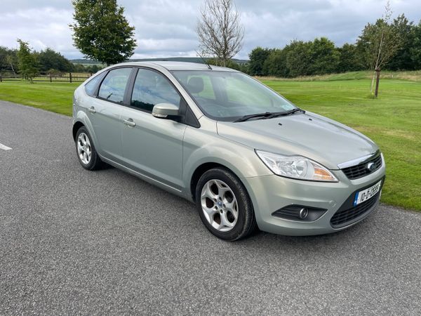 Ford Focus Hatchback, Diesel, 2010, Gold