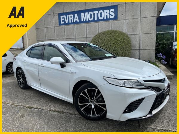 Toyota Camry Saloon, Petrol Hybrid, 2019, White