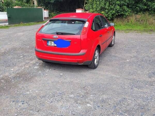 Ford Focus Hatchback, Petrol, 2006, Red